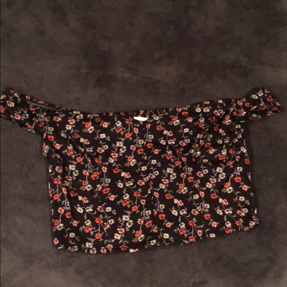 ✨NEVER WORN✨ off the shoulder urban outfitters top
